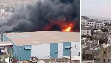 نائب مدير الشؤون الاجتماعية بتعز يتفقد أضرار حريق الشركة المتحدة للإسفنج