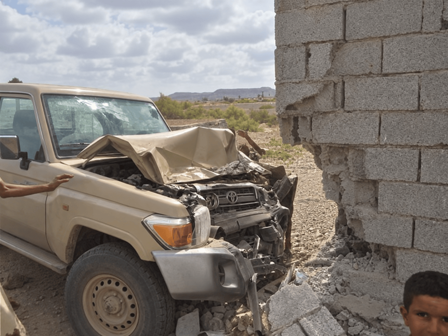 نجاة ركن مالية اللواء الخامس مشاة ومرافقيه من حادث مروري أثناء عودتهم إلى عدن