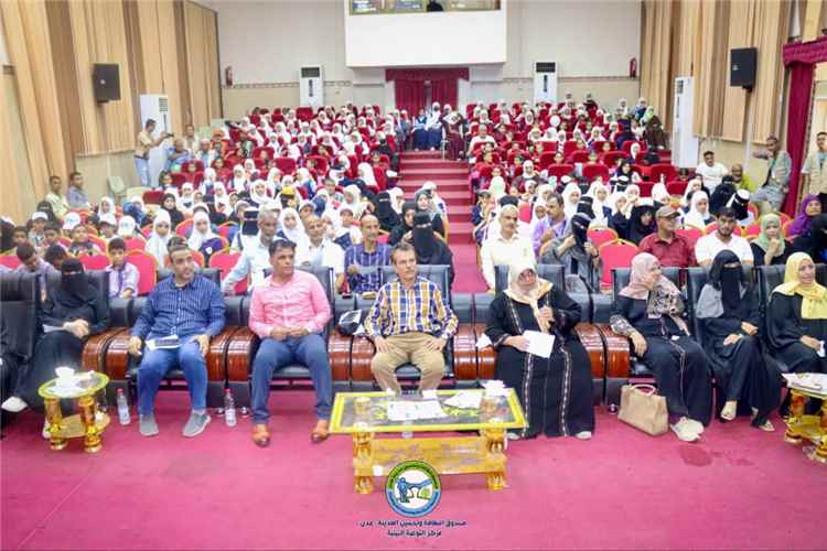 نظافة وتربية عدن تنظمان مهرجان "العودة إلى المدرسة" بمشاركة براعم وزهرات المدارس