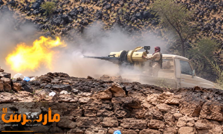 هجوم مضاد يقلب المعركة غربي تعز.. الجيش يستعيد تبة الخزان ويكبّد الحوثيين خسائر كبيرة