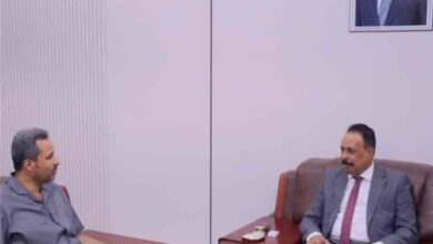 وزير الأشغال يناقش مع محافظ لحج "مراد الحالمي" أولويات استكمال مشاريع الطرق
