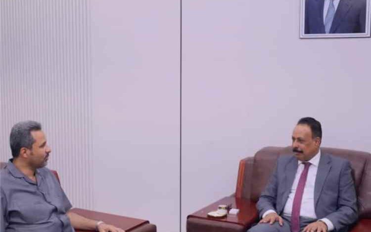 وزير الأشغال يناقش مع محافظ لحج "مراد الحالمي" أولويات استكمال مشاريع الطرق