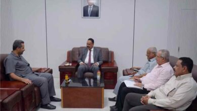 وزير الأشغال يناقش مع محافظ لحج أولويات استكمال مشاريع الطرق في المحافظة