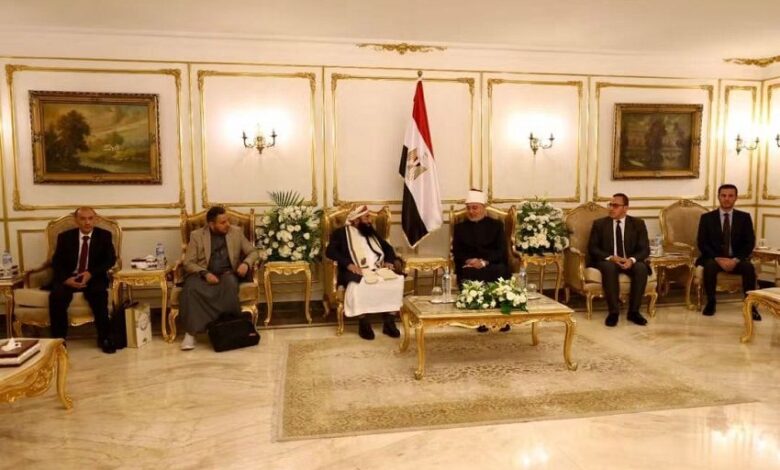 وزير الأوقاف والإرشاد يبحث مع مفتي مصر تعزيز التعاون الديني والإفتائي
