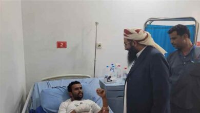وزير الأوقاف والإرشاد يتفقد جرحى موظفي الأوقاف والقوات المسلحة في عدن