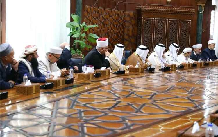 وزير الأوقاف والإرشاد  يشارك في زيارة وفد المؤتمر العالمي للإفتاء لشيخ الأزهر