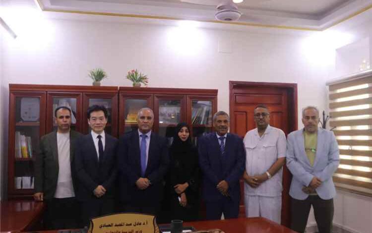 وزير التربية العبادي يبحث مع وفد شركة خان لوسنغ الصينية سبل التعاون المشترك.