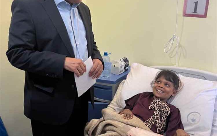 وزير التربية والتعليم (العبادي) نموذجاً للتواضع والوفاء... زيارة إنسانية لبطلة أبين (قطوف) تعكس حرص الوزارة على رعاية المبدعين