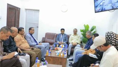 وزير التعليم الفني يتفقد سير العمل بمكتب التعليم الفني والتدريب المهني في عدن
