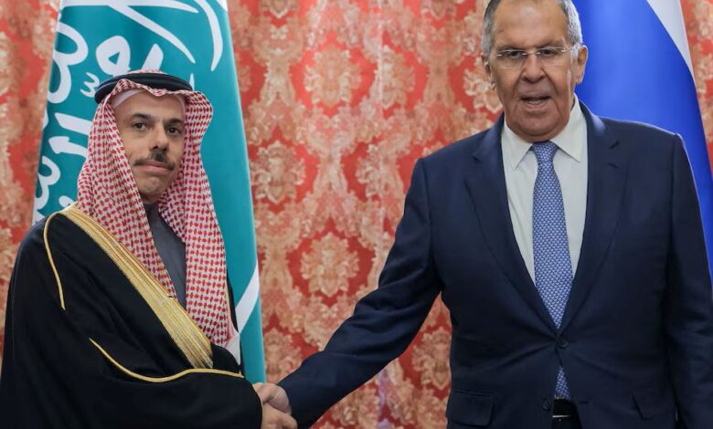 وزير الخارجية الروسي يفاجئ الحوثيين بتحذير صريح: هجمات السعودية «سترتد عليكم» وتهدد الاقتصاد العالمي