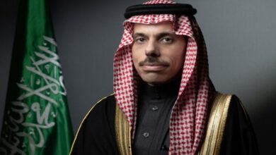وزير الخارجية ونظيره اليوناني يبحثان العلاقات الثنائية والمستجدات المشتركة