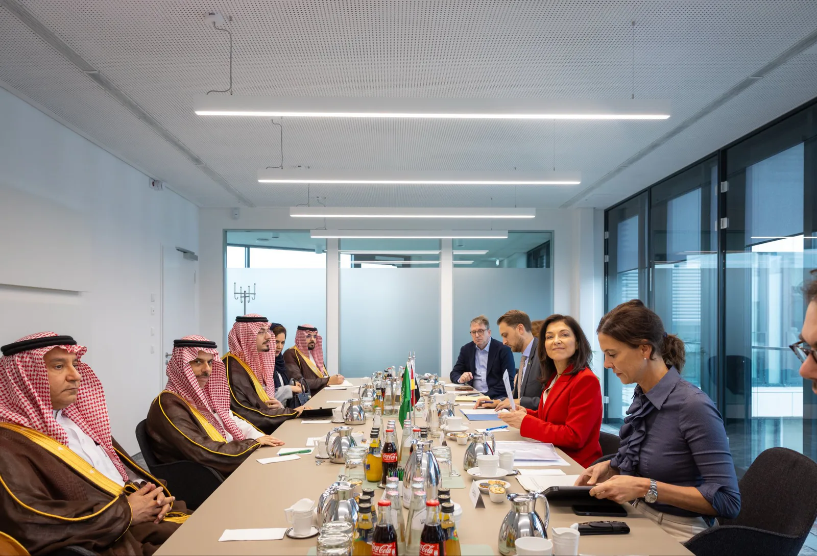وزير الخارجية يبحث في برلين تعزيز الشراكة الاقتصادية والطاقة مع ألمانيا