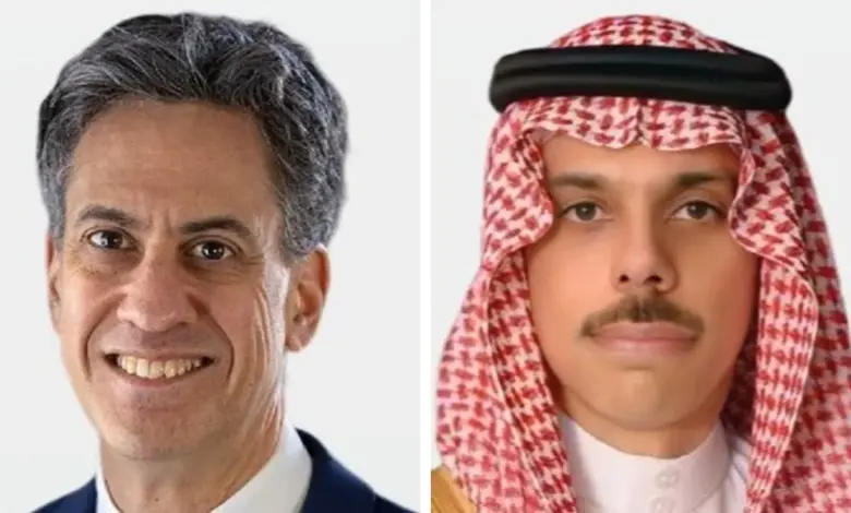 وزير الخارجية يبحث مع نظيره البريطاني خفض التصعيد وأمن الملاحة بالمنطقة
