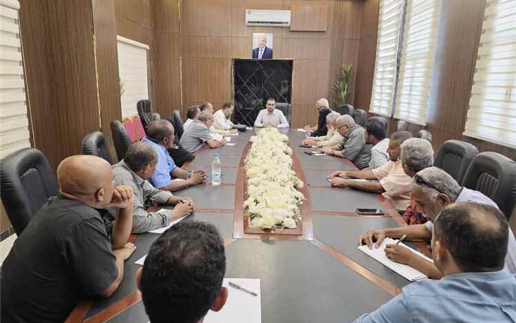 وزير الخدمة المدنية والتأمينات يترأس اجتماعاً لمجلس الوزارة ويناقش حزمة من الإنجازات والخطط التطويرية