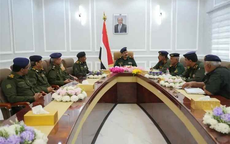 وزير الداخلية يؤكد رفع الجاهزية الأمنية وتعزيز حماية المدن والمديريات المحررة