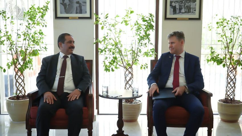 وزير الداخلية يبحث مع السفارة الأمريكية تعزيز الدعم الأمني لليمن ومواجهة تهديدات الحوثيين