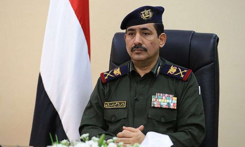 وزير الداخلية يشيد بجهود الأجهزة الأمنية في الحديدة ويوجه برفع مستوى الجاهزية الأمنية والعملياتية