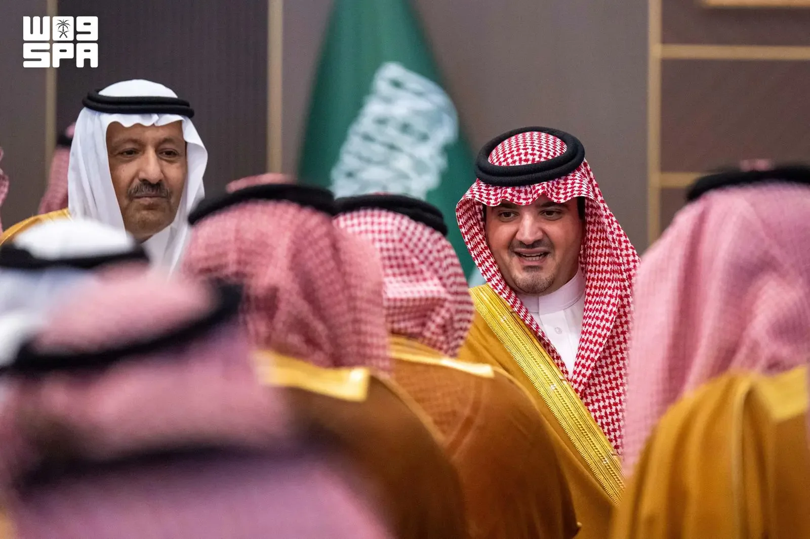 وزير الداخلية يلتقي أهالي الباحة ناقلًا تحيات القيادة ومؤكدًا مواصلة دعم التنمية بالمنطقة