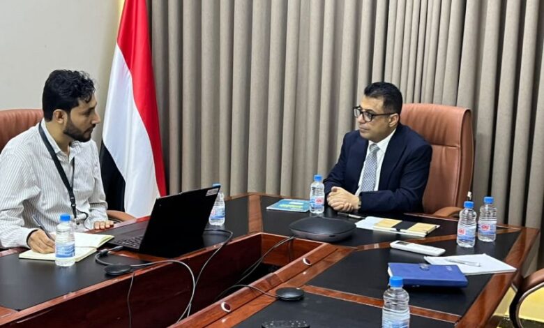 وزير الدولة المعني بالنزوح والهجرة يبحث مع المجلس الدنماركي للاجئين تطوير آليات العمل وتعزيز التنسيق