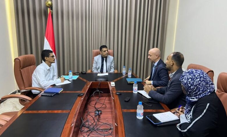 وزير الدولة المعني بالنزوح والهجرة يبحث مع ممثل صندوق الأمم المتحدة للسكان تعزيز الاستجابة الإنسانية