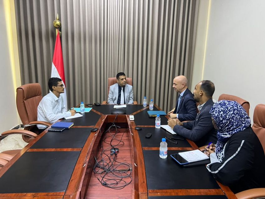 وزير الدولة المعني بالنزوح والهجرة يبحث مع ممثل صندوق الأمم المتحدة للسكان تعزيز الاستجابة الإنسانية