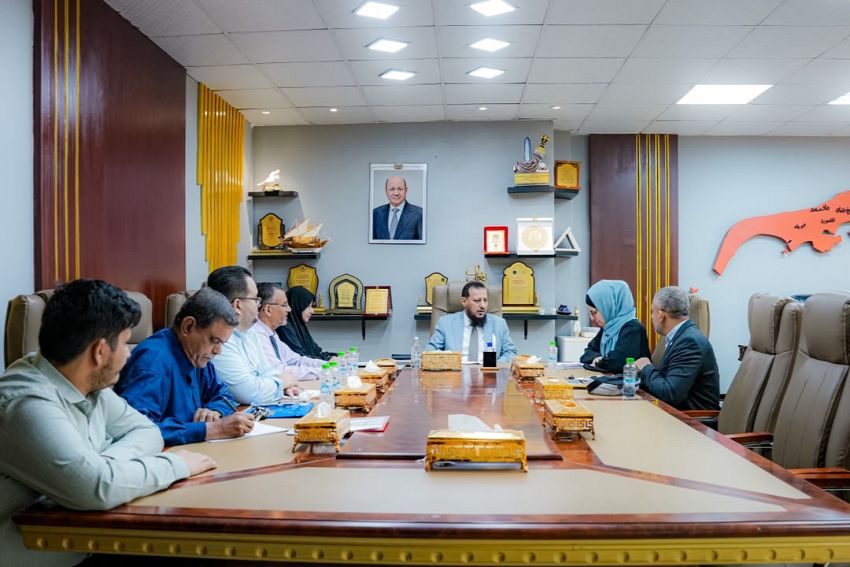 وزير الدولة محافظ عدن يبحث مع بعثة الصليب الأحمر دعم القطاع الصحي