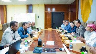 وزير الدولة محافظ عدن يناقش مع وزيري الأشغال والكهرباء تسريع تنفيذ عدد من مشاريع الطرق والخدمات المرتبطة بها