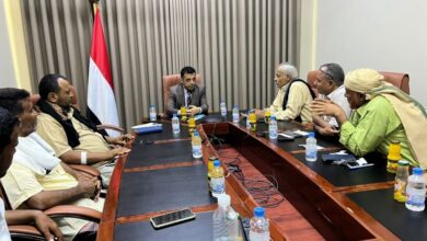 وزير الدولة يطلع على الأوضاع الإنسانية للنازحين من الوازعية