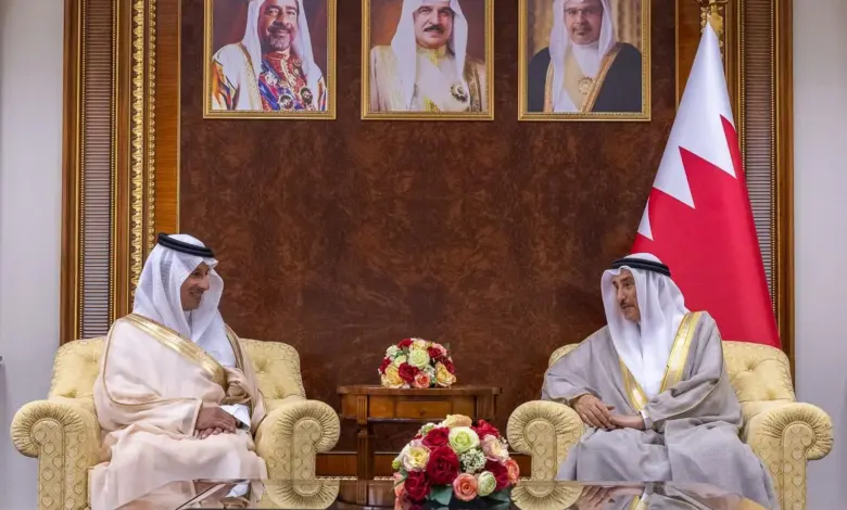 وزير السياحة يلتقي نائب رئيس وزراء البحرين على هامش اجتماع وزراء السياحة الخليجيين