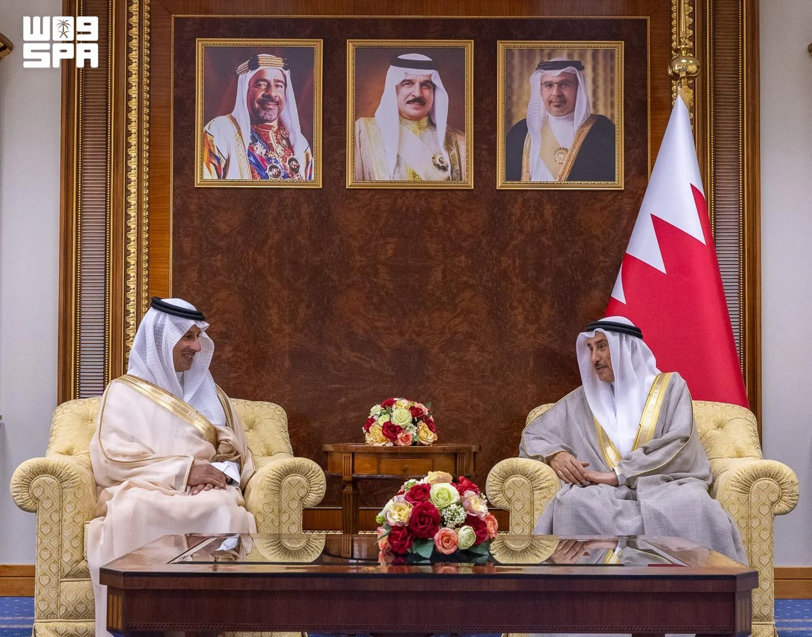 وزير السياحة يلتقي نائب رئيس وزراء البحرين على هامش اجتماع وزراء السياحة الخليجيين