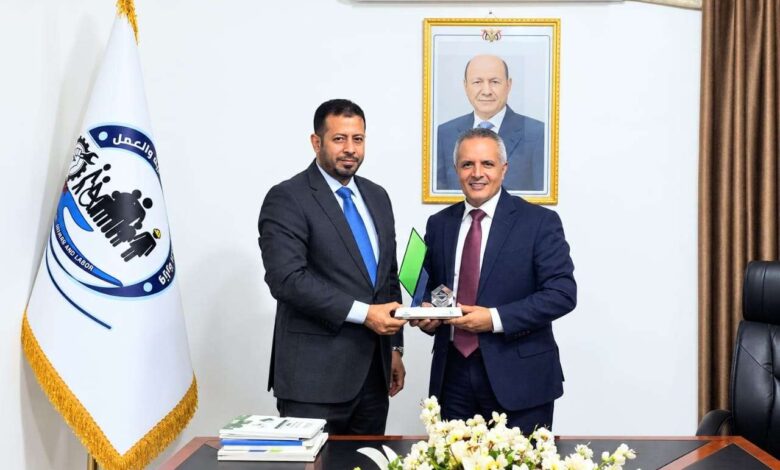 وزير الشؤون الاجتماعية والعمل يطلع على أنشطة ومشاريع مؤسسة صلة للتنمية