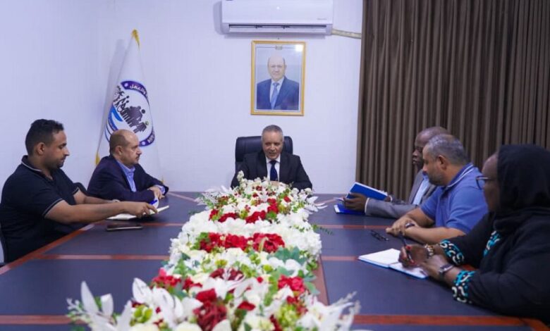 وزير الشؤون الاجتماعية يبحث مع "أوتشا" تعزيز الاستجابة الإنسانية لموجات النزوح وتنسيق جهود الطوارئ