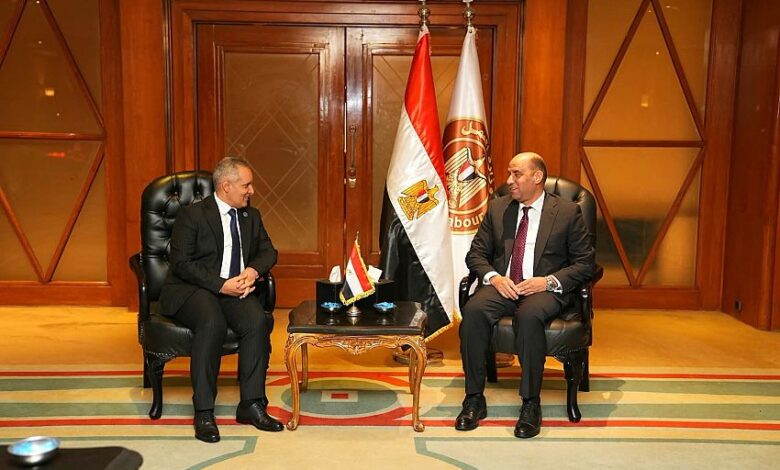 وزير الشؤون الاجتماعية يبحث مع نظيره المصري تعزيز التعاون في مجالات التشغيل وتأهيل العمالة