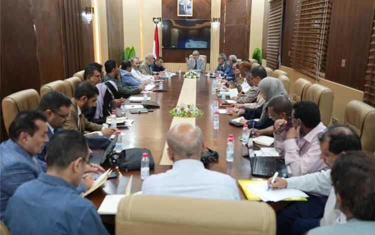 وزير الصحة يوجّه بتوحيد التخطيط الصحي وتعزيز التكامل بين الوزارة والمحافظات لتنفيذ الاستراتيجية الوطنية