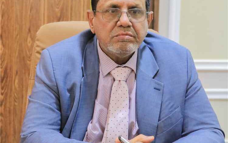 وزير النقل يطمئن على صحة الكابتن بن نهيد عقب نجاح العملية الجراحية التي أجراها في القاهرة