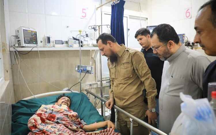 وزيرا الكهرباء والدولة يتفقدان الجرحى وسير العمل في مركز الطوارئ والإسعاف بعدن