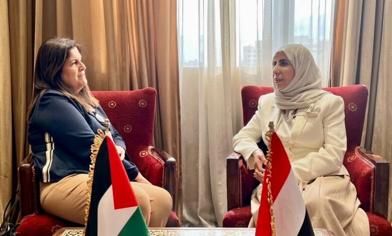 وزيرة الخارجية: القضية الفلسطينية بالنسبة لليمنيين قضية حق وعدالة متجذرة في وجدانهم وضميرهم الوطني