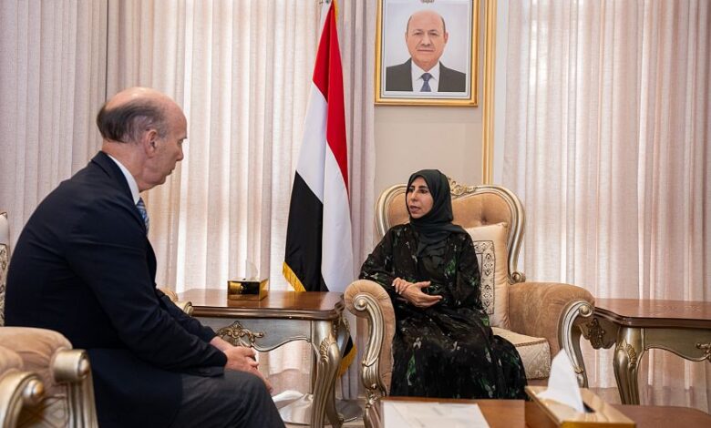 وزيرة الخارجية تبحث مع السفير الإسباني العلاقات الثنائية ومستجدات الأوضاع في اليمن