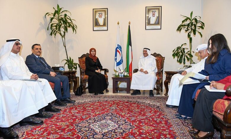 وزيرة الخارجية تبحث مع الهلال الأحمر الكويتي توسيع التعاون الإنساني في اليمن