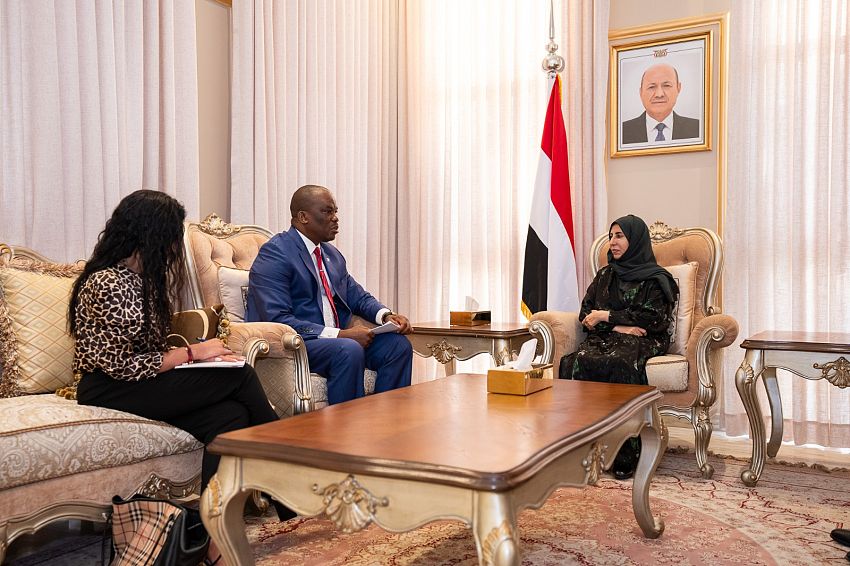 وزيرة الخارجية تبحث مع سفير جنوب أفريقيا تعزيز العلاقات الثنائية والقضايا ذات الاهتمام المشترك.
