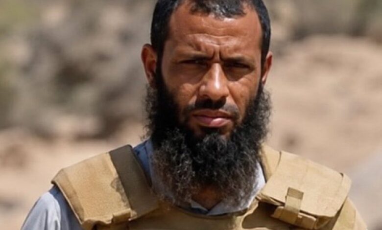 وصول قائد قوات درع الوطن إلى المخا ومعه تعزيزات عسكرية كبيرة
