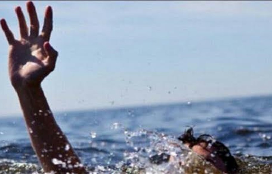 وفاة طفلين وثلاثة فتيان غرقا وإنقاذ آخر في إب وتعز والضالع