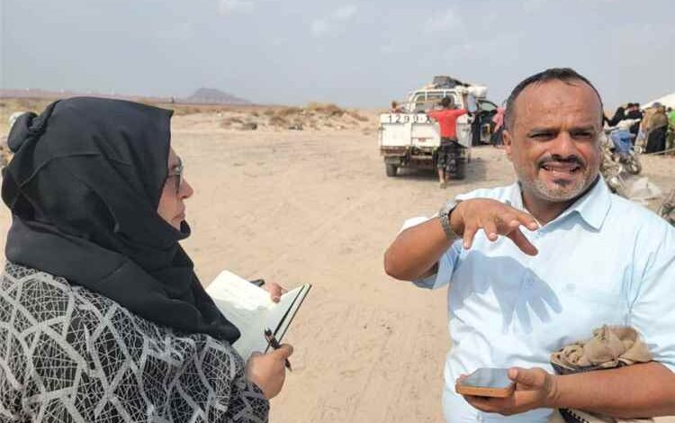 وكيلة وزارة الصحة تتفقد مخيم الفردوس وتناقش ترتيبات افتتاح عيادة صحية للنازحين بعدن