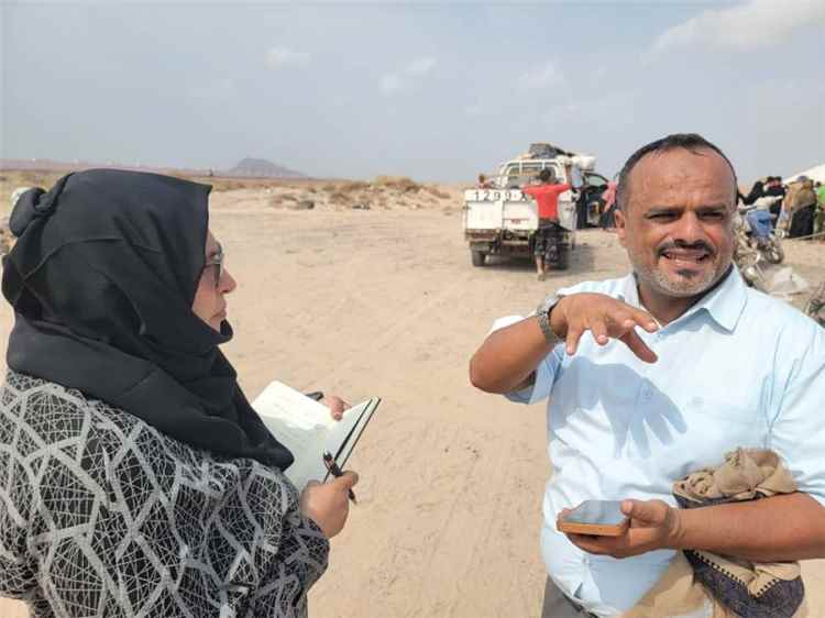 وكيلة وزارة الصحة تتفقد مخيم الفردوس وتناقش ترتيبات افتتاح عيادة صحية للنازحين بعدن
