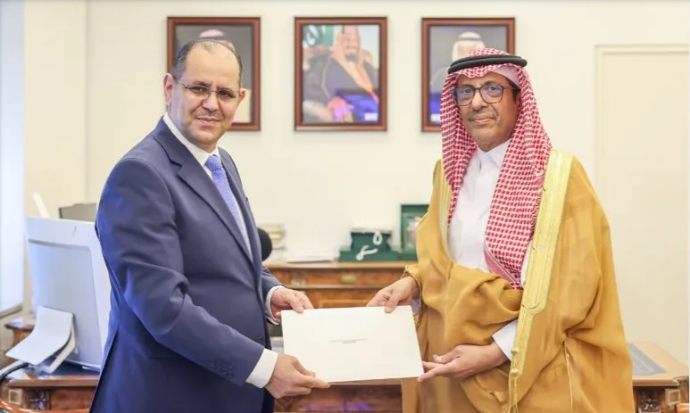 ولي العهد يتلقى رسالة خطية من ملك الأردن تتعلق بالعلاقات الثنائية