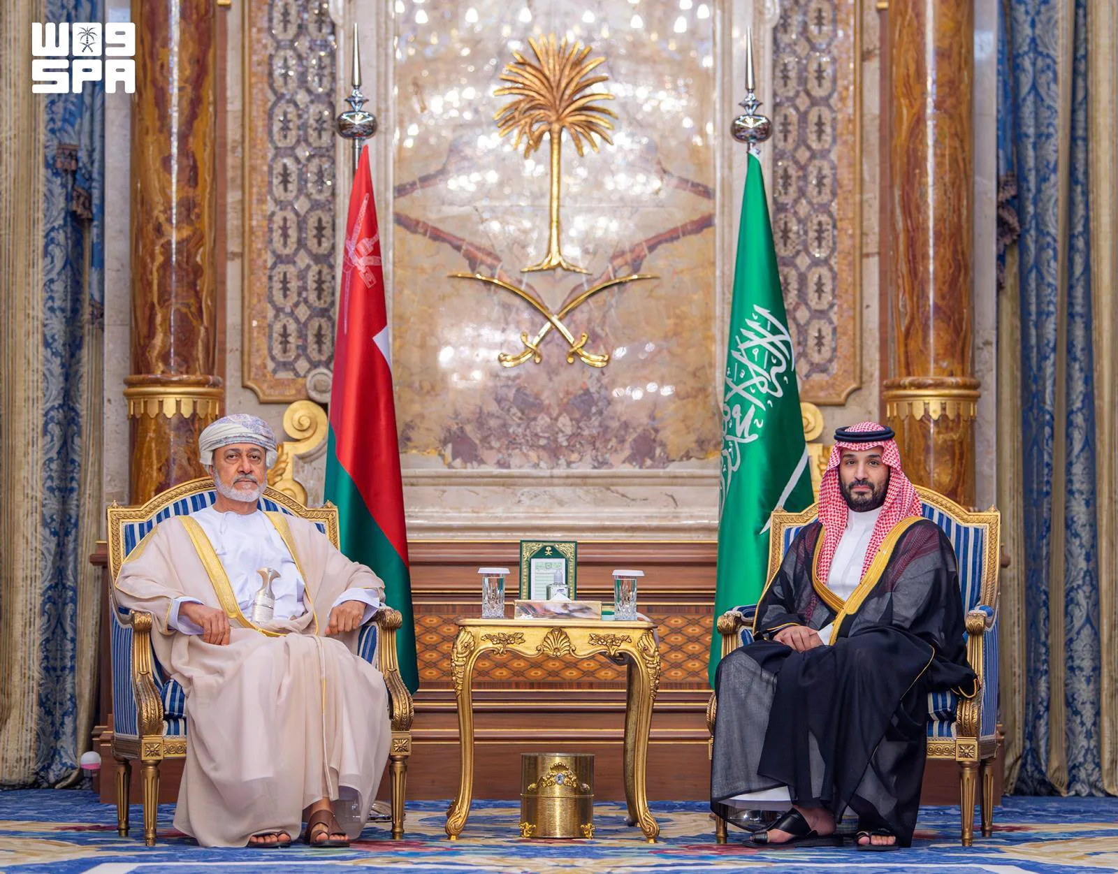 ولي العهد يلتقي سلطان عُمان في جدة ويبحثان تعزيز العلاقات الثنائية