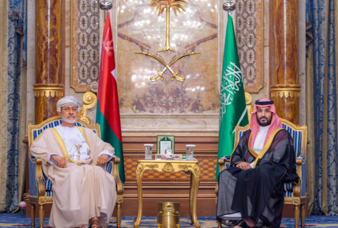ولي العهد يلتقي سلطان عُمان ويستعرضان مجالات التعاون الثنائي وتطورات الأوضاع بالمنطقة